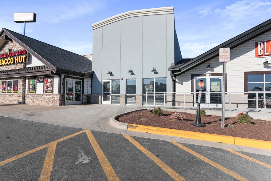 More Photos Of 925 Foxcroft Ave, Martinsburg Restaurant For Lease