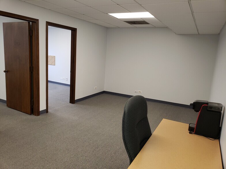 More Photos Of 835 N Sterling Ave, Palatine Office For Lease