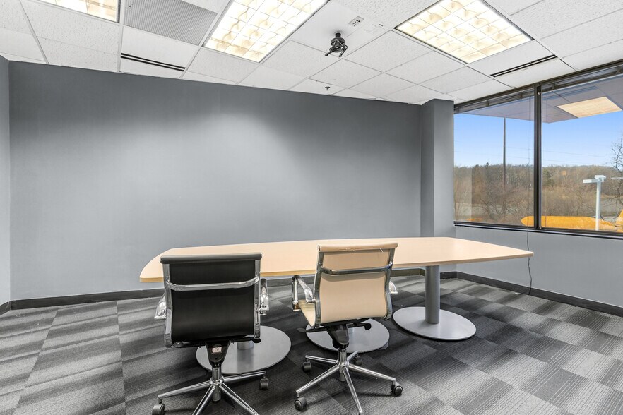 More Photos Of 7807 Creekridge Cir, Bloomington Office For Sale