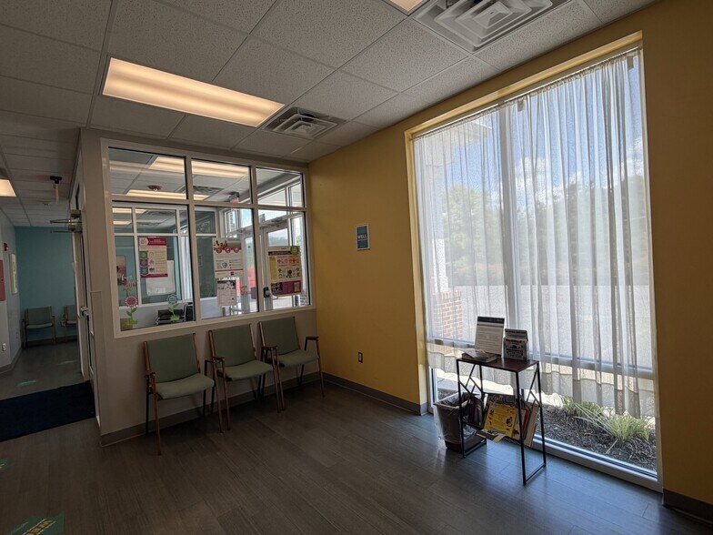 More Photos Of 829 Davis St, Blacksburg Medical For Sale