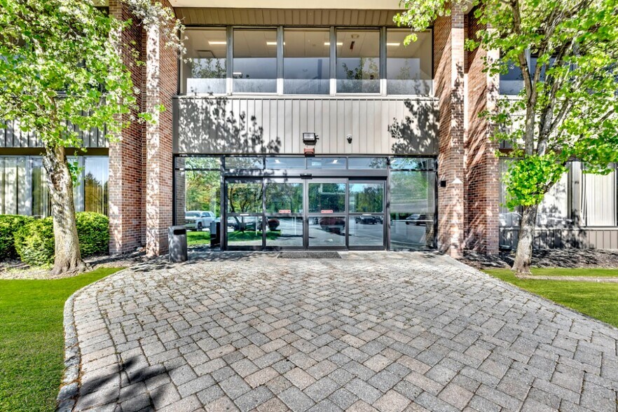 Primary Photo Of 690 Kinderkamack Rd, Oradell Medical For Lease