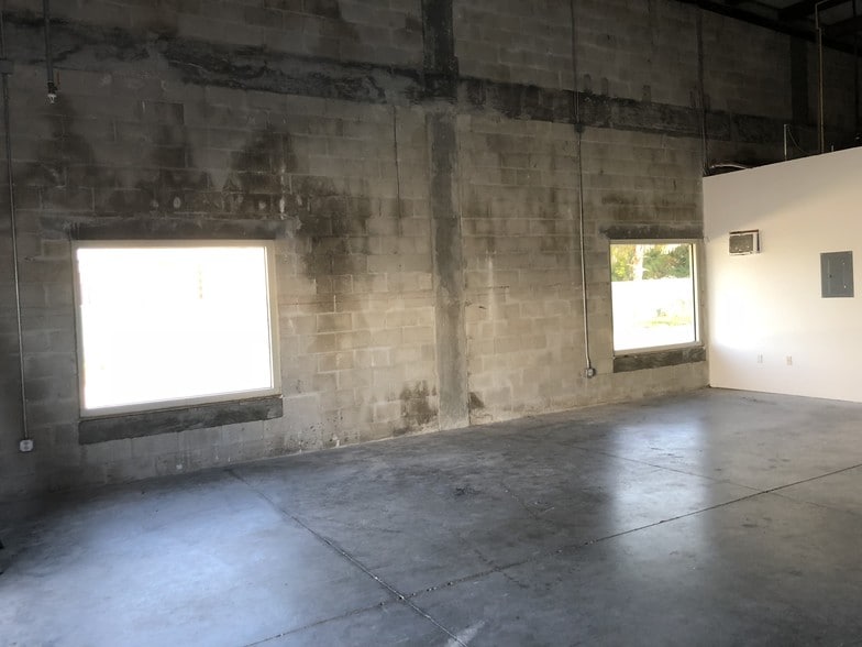 More Photos Of 1050 Innovation Ave, North Port Warehouse For Lease