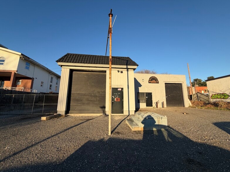 Primary Photo Of 1160 Homestead St, Baltimore Auto Repair For Lease