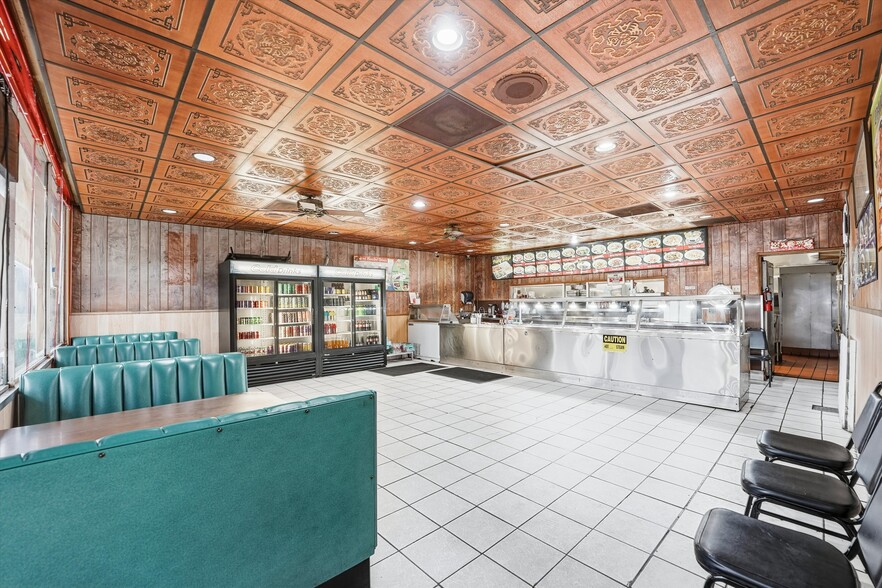 More Photos Of 486 W 20th St, San Pedro Storefront Retail Residential For Sale