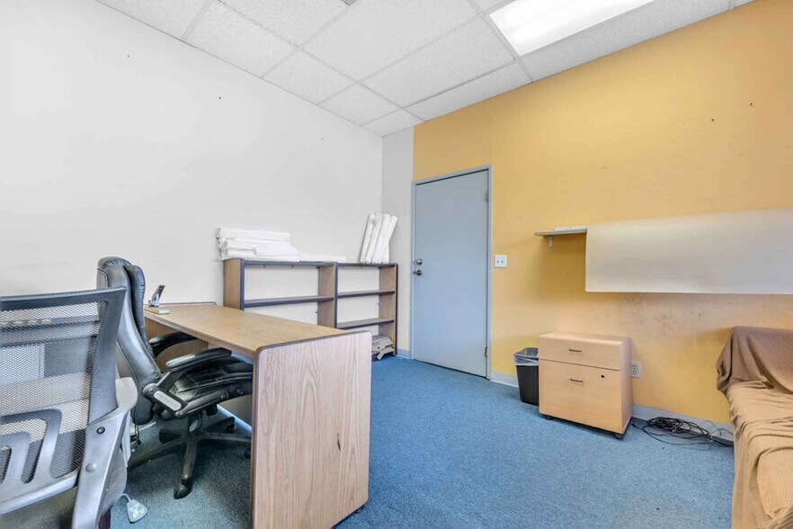 More Photos Of 22231 Mulholland Hwy, Calabasas Office For Lease