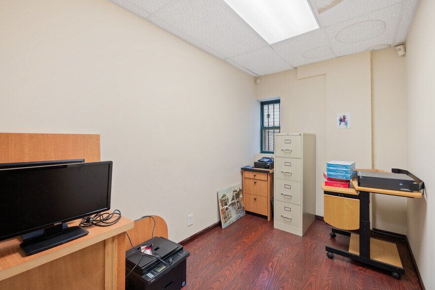 More Photos Of 251 E 5th St, Brooklyn Office Residential For Lease