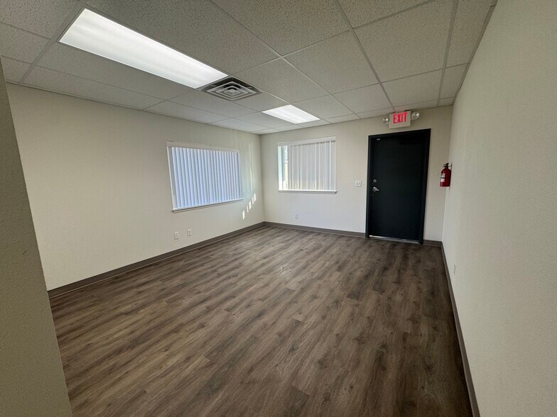 More Photos Of 5628 W Clearwater Ave, Kennewick Warehouse For Lease