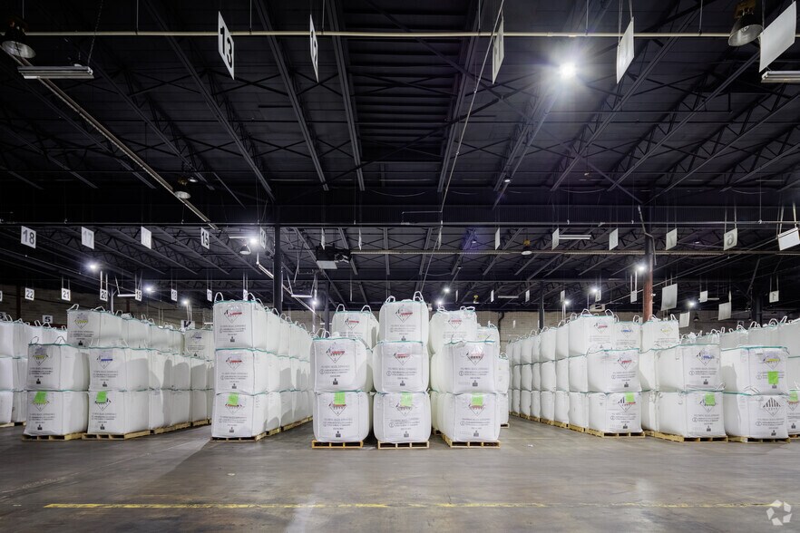 More Photos Of 397-447 Ferry St, Newark Manufacturing For Lease