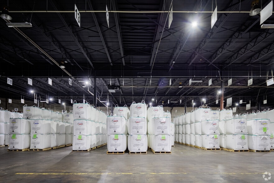 More Photos Of 397-447 Ferry St, Newark Unknown For Lease