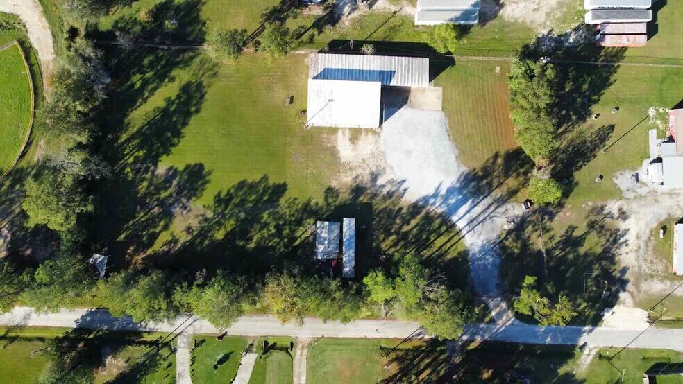 More Photos Of 8351 Bryant Dr, Silsbee Warehouse For Sale