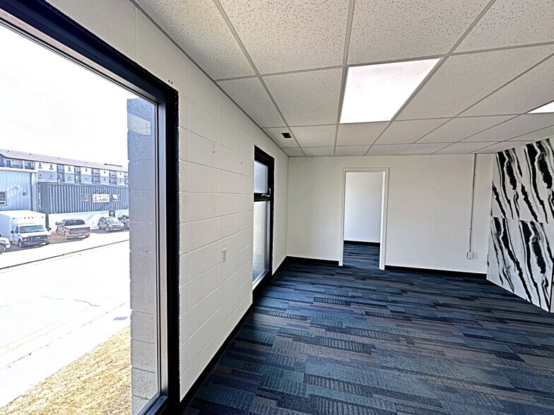 More Photos Of 8127 Fraser Av, Fort McMurray Service For Lease