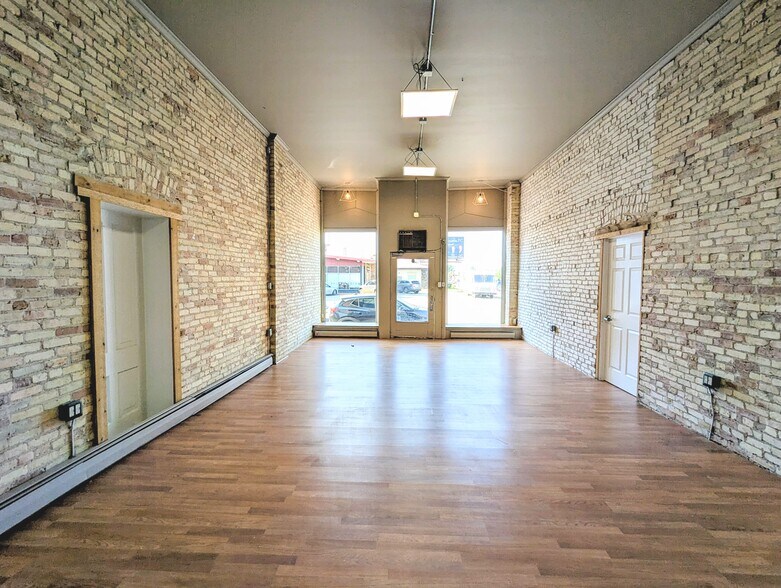 More Photos Of 1017 Washington Ave, Bay City Storefront Retail Residential For Sale