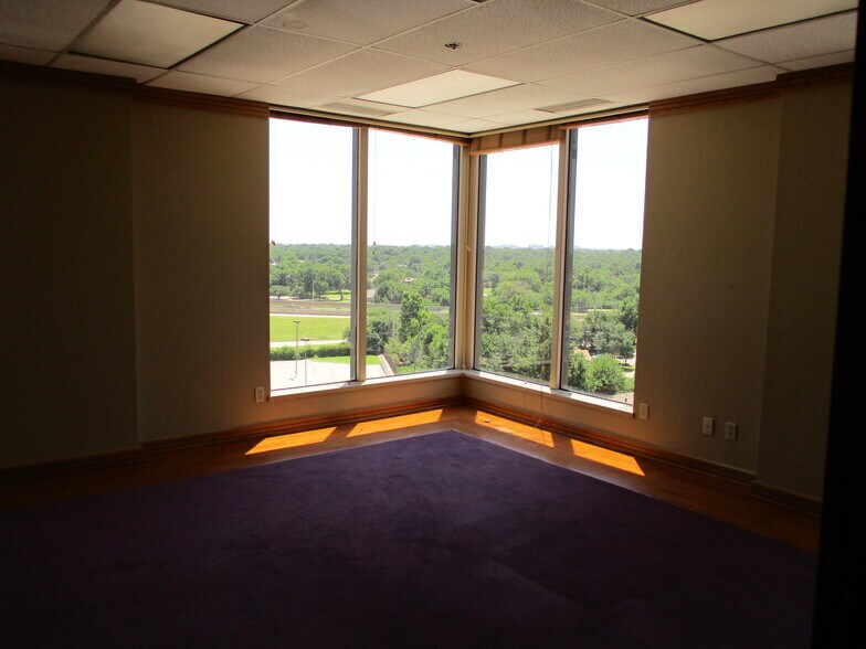 More Photos Of 1900 NW Expressway, Oklahoma City Office For Lease