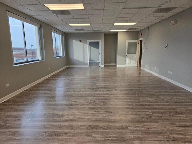 More Photos Of 2272 95th St, Naperville Office For Sale
