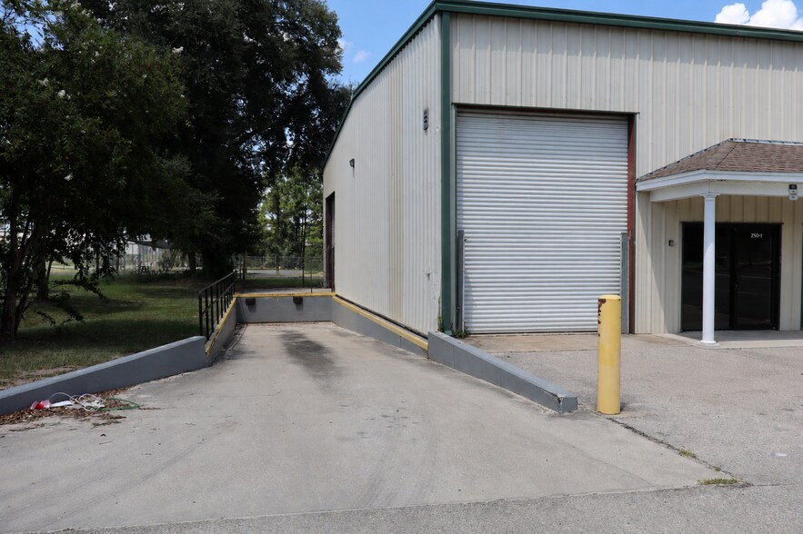 More Photos Of 250 Ram Blvd, Midway Warehouse For Lease