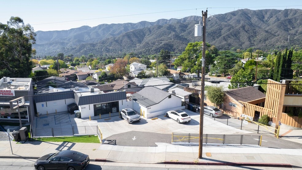 More Photos Of 3238 Foothill Blvd, Glendale Freestanding For Sale