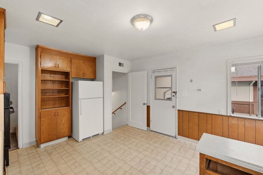More Photos Of 24954 Cypress Ave, Hayward Multifamily For Sale