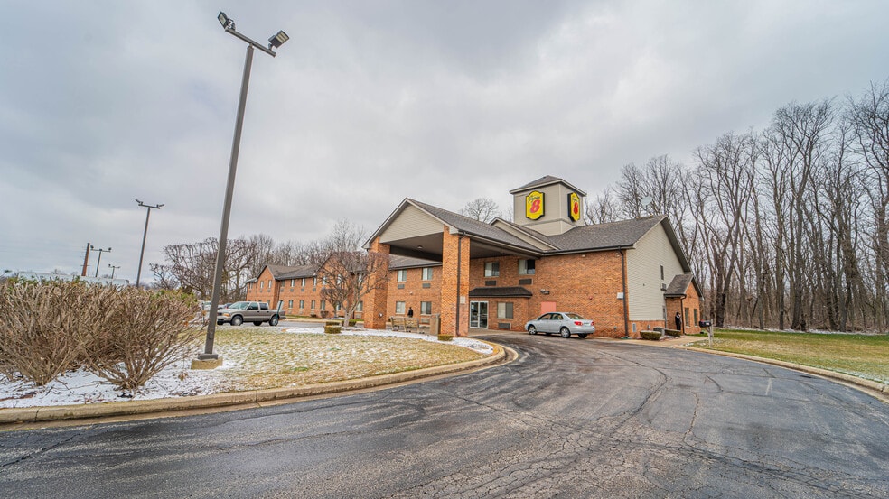 More Photos Of 3005 John Howell Dr, Valparaiso Hotel For Sale