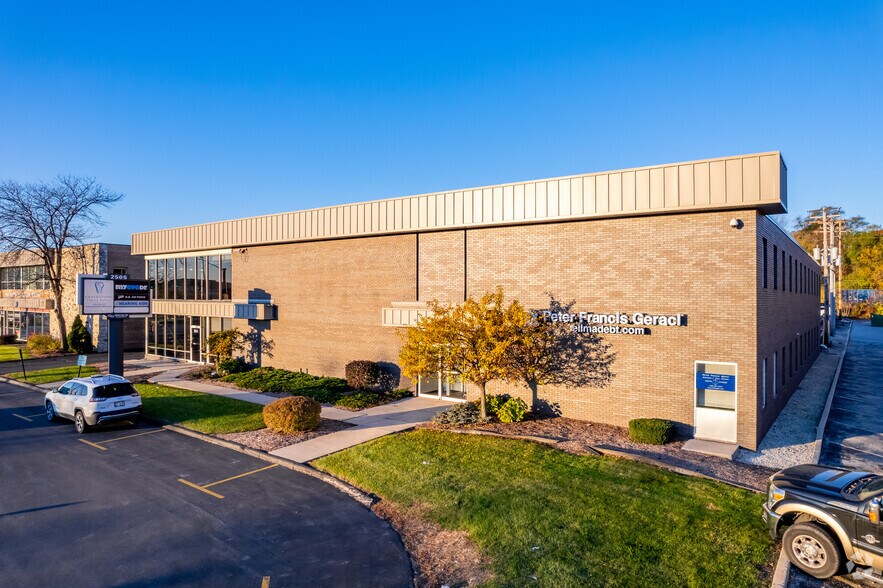 More Photos Of 2505 N Mayfair Rd, Milwaukee Office For Lease