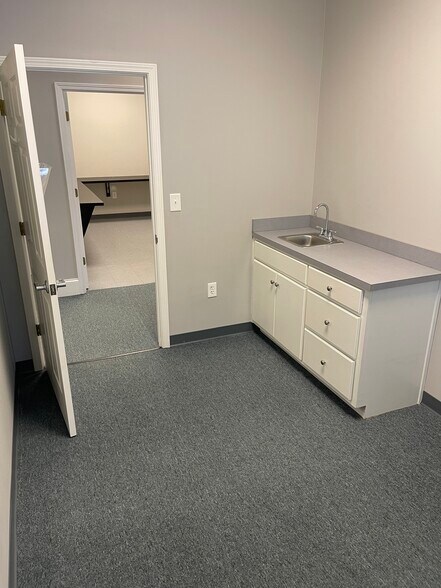 More Photos Of 335 Roselane St NW, Marietta Medical For Lease