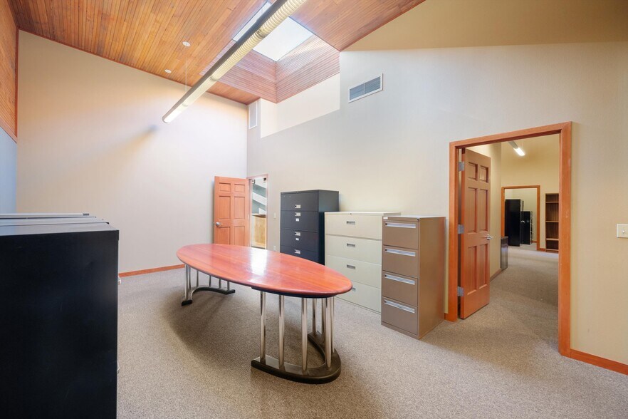 More Photos Of 215 Prospect St, Bellingham Office For Sale