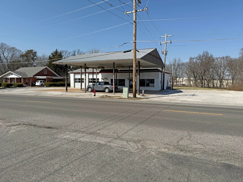 More Photos Of 433 W Market St, Red Bud Land For Sale