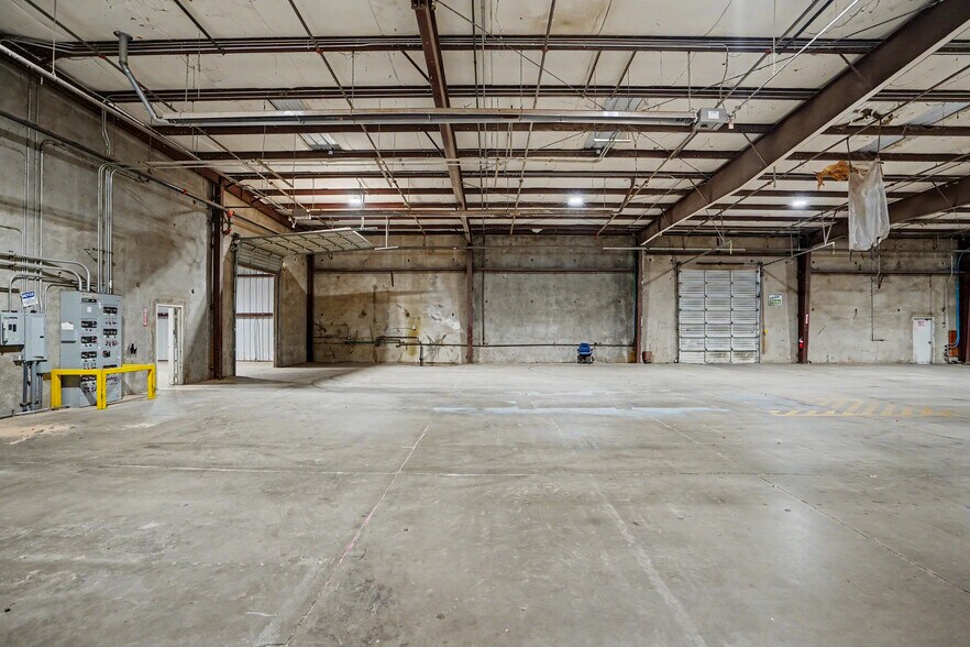 More Photos Of 3025 Kathryn Ave NE, Albany Warehouse For Lease