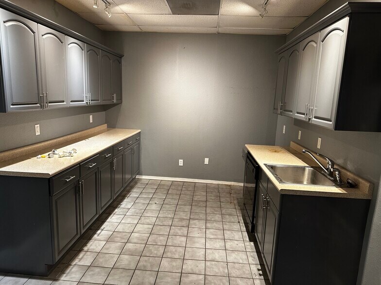 More Photos Of 1101 Anderson Ln W, Austin Loft Creative Space For Sale
