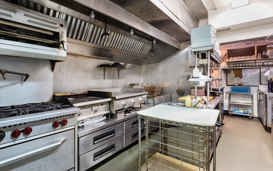 More Photos Of 837 SE 47th Ter, Cape Coral Restaurant For Sale