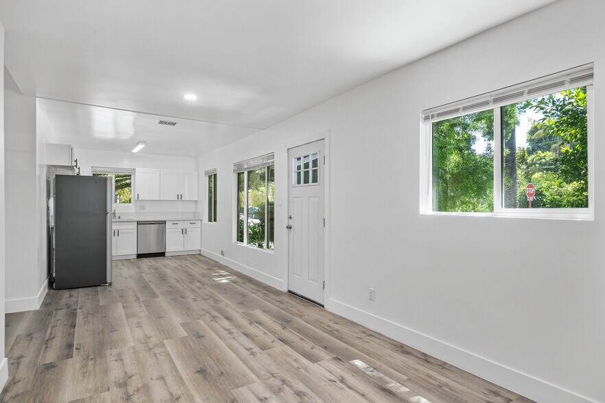 More Photos Of 8710 Sherwood Dr, West Hollywood Multifamily For Sale