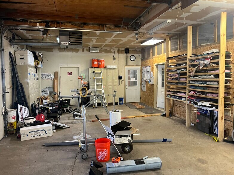 More Photos Of 3095 NW 162nd Ln, Andover Warehouse For Sale