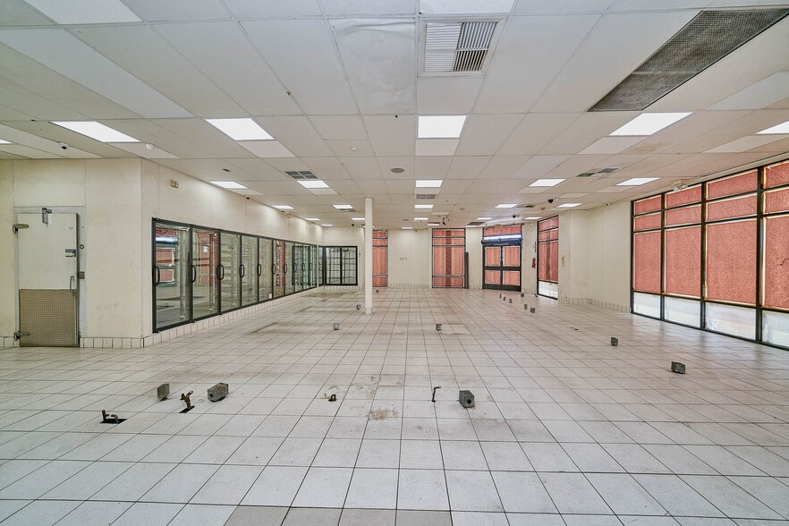 More Photos Of 11759 Carson St, Lakewood Convenience Store For Sale