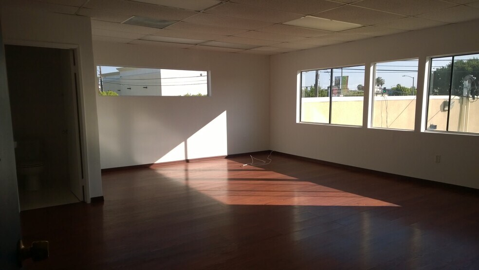 More Photos Of 1241 S Fairfax Ave, Los Angeles Storefront Retail Office For Lease