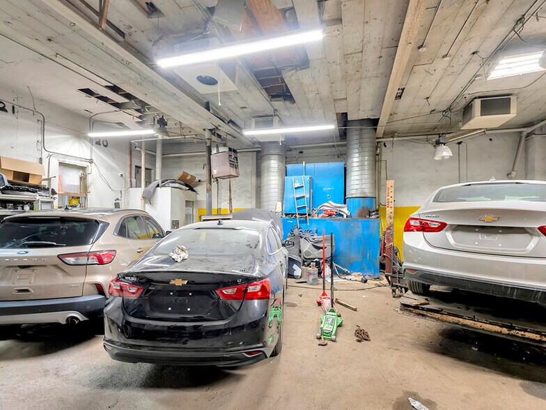 More Photos Of 7940 Tireman St, Detroit Auto Repair For Sale