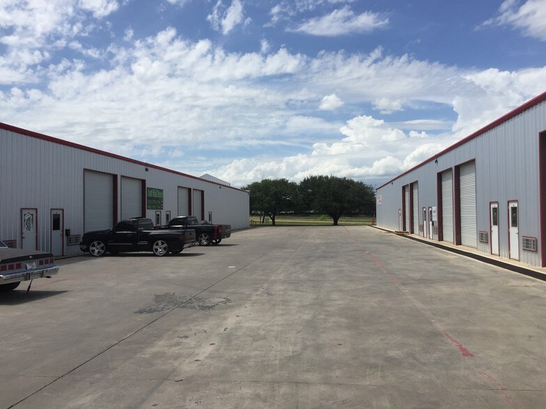 More Photos Of 5900 Franklin Ave, Waco Manufacturing For Lease