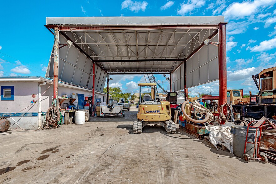 More Photos Of 2301 SW 57th Ave, West Park Warehouse For Lease