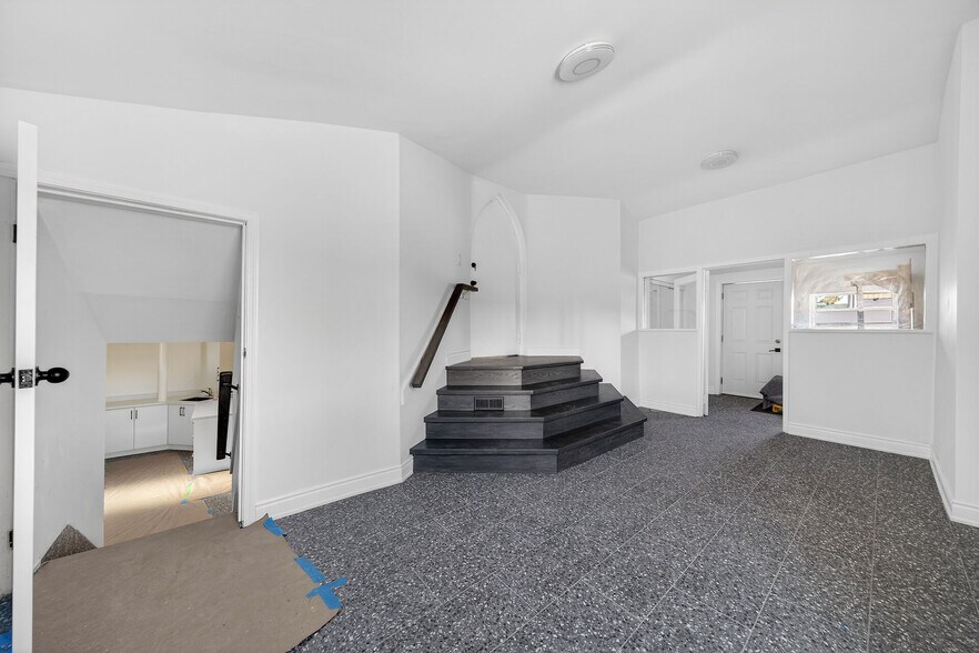 More Photos Of 50 Earl St, Hamilton Daycare Center For Sale