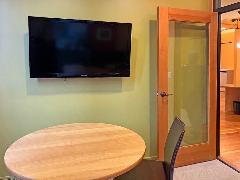 More Photos Of 900 Colusa Ave, Berkeley Storefront Retail Office For Lease