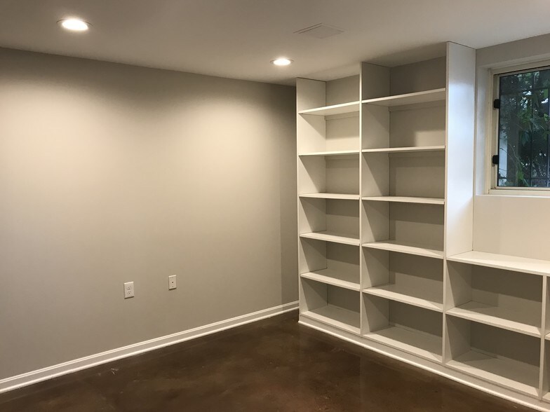 More Photos Of 2021 Auburn Ave, Cincinnati Office For Sale
