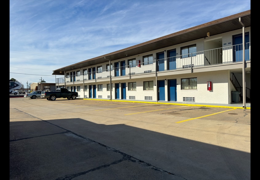 More Photos Of 2331 Lake Rd, Dyersburg Hotel For Sale