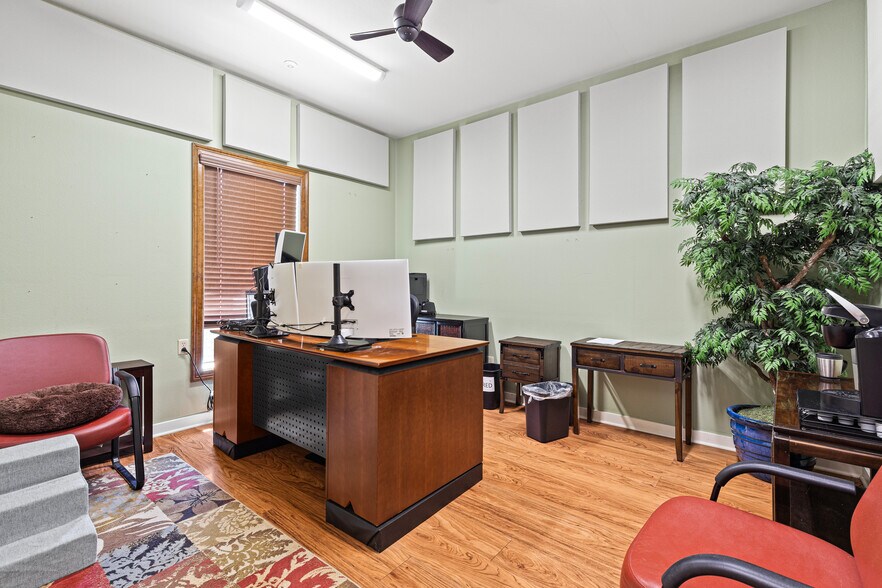More Photos Of 3206 4th St, Longview Office For Lease