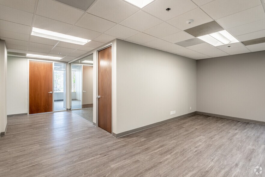 More Photos Of 12555 High Bluff Dr, San Diego Office For Lease
