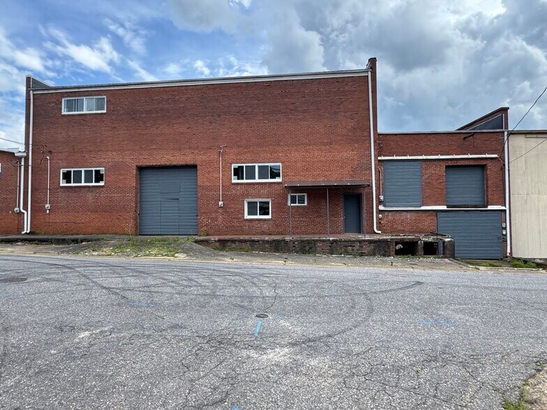 More Photos Of 1107 Paola St, Statesville Light Distribution For Sale