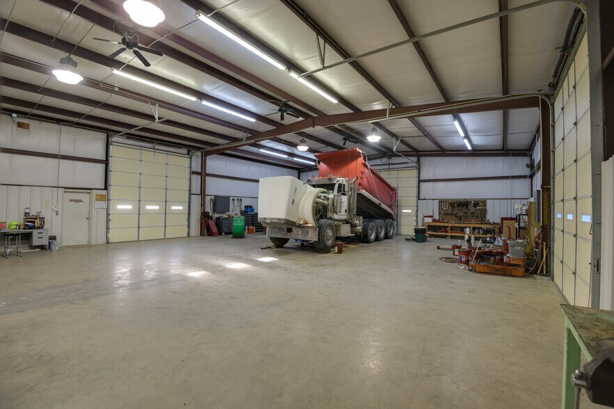 More Photos Of 2533 Highway 41A S, Shelbyville Showroom For Sale