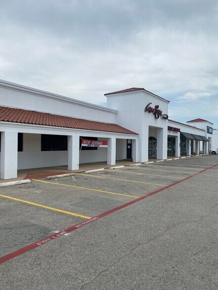 More Photos Of 5610 Lemmon Ave, Dallas Unknown For Lease