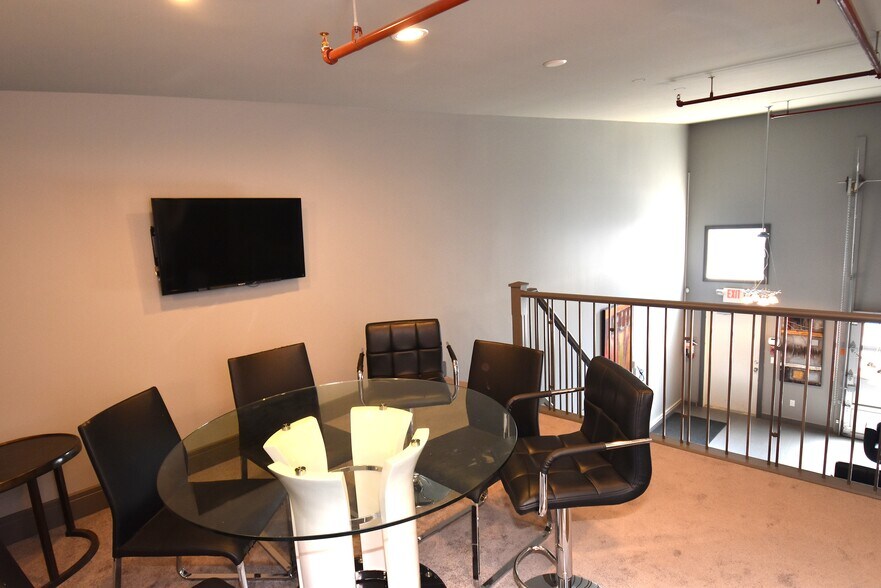 More Photos Of 9903 209 St NW, Edmonton Warehouse For Sale