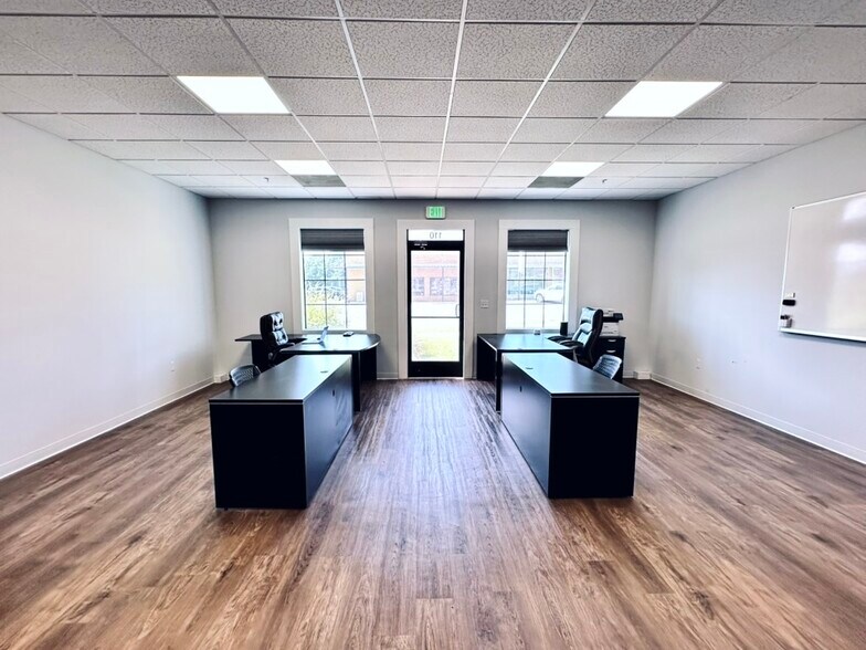 More Photos Of 609 E University Ave, Georgetown Storefront Retail Office For Sale