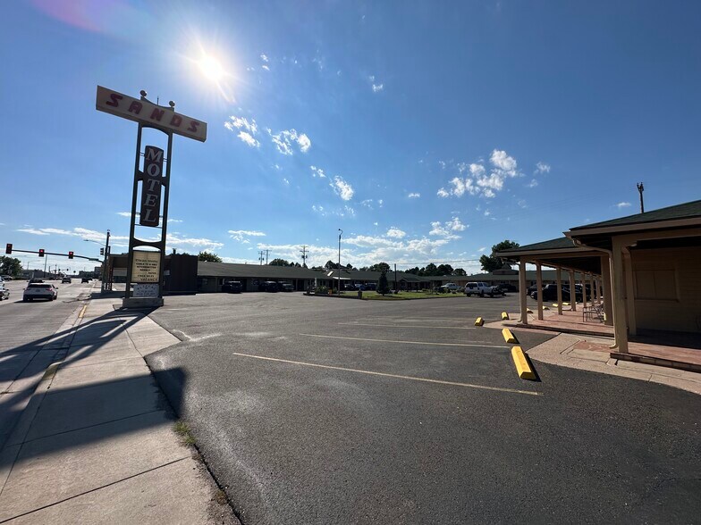 More Photos Of 1022 W Lincolnway, Cheyenne Hotel For Sale