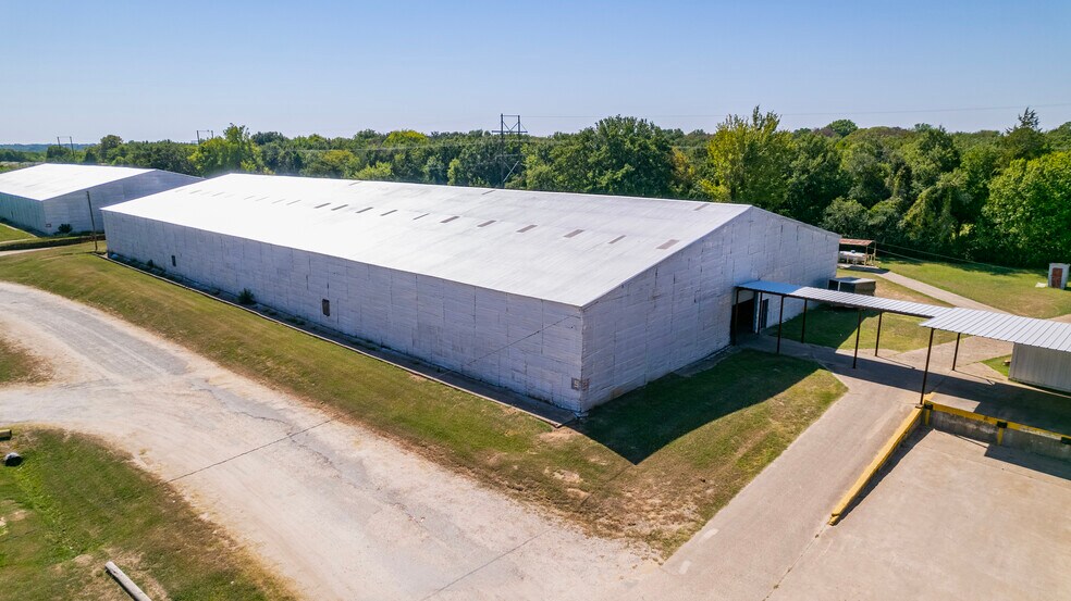 More Photos Of 401 Hardy Ave, Corsicana Warehouse For Lease