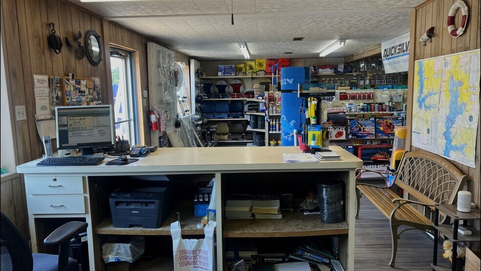 More Photos Of 2618 W Main St, Gun Barrel City Storefront For Sale